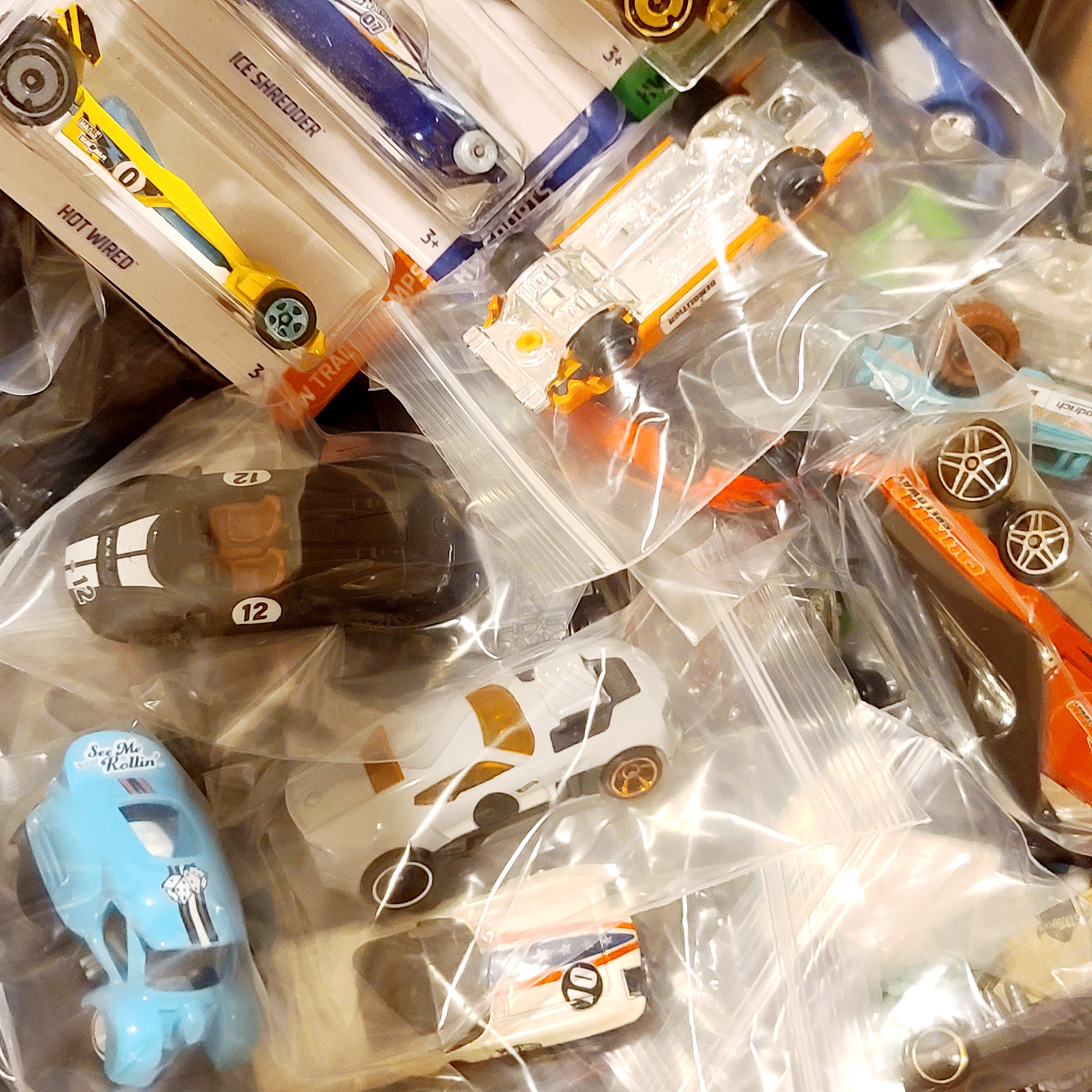 Hot Wheels Diecast Cars - Bulk Lot - Random Assorted Lot (25 Loose Cars) Good Condition